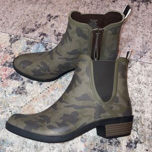 Lucky Brand Camo Rain Mid Booties